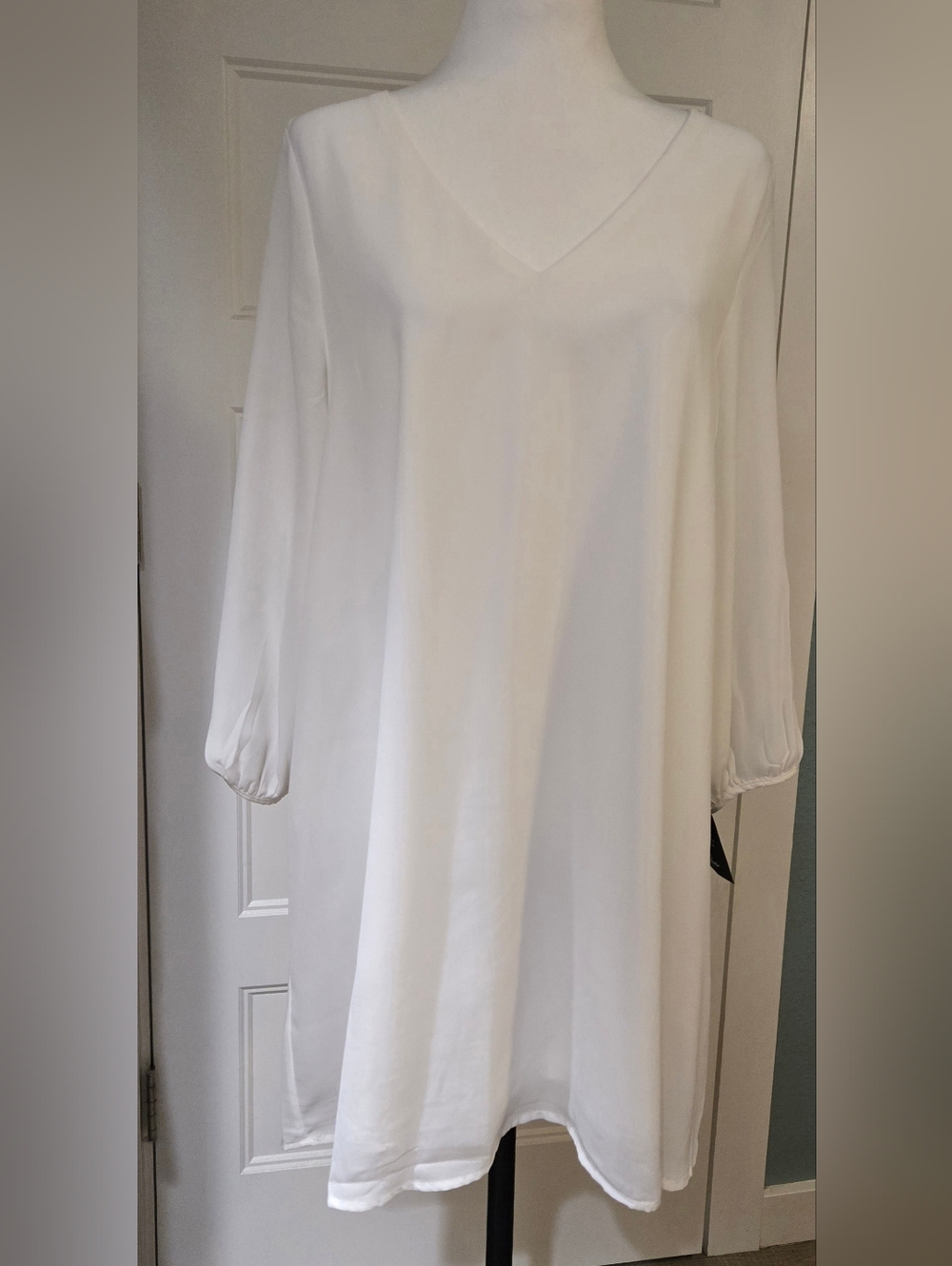 Lulu's Classic White V-Neck Dress